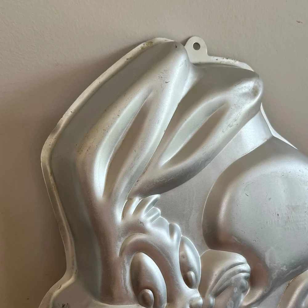 Vintage 1989 Wilton Bugs Bunny Cake Pan Looney Tunes Aluminum Mold 2105-8253